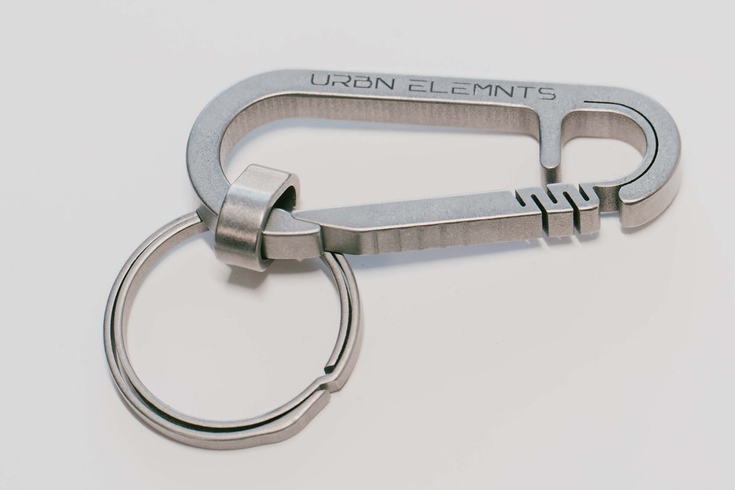SWOOP | Titanium Carabiner Keychain