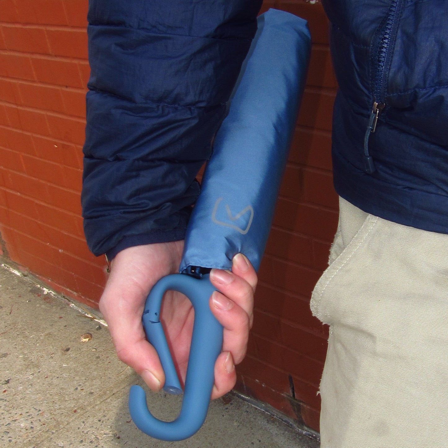 EVERYDAY | Umbrella with Never-Forget Carabiner Handle
