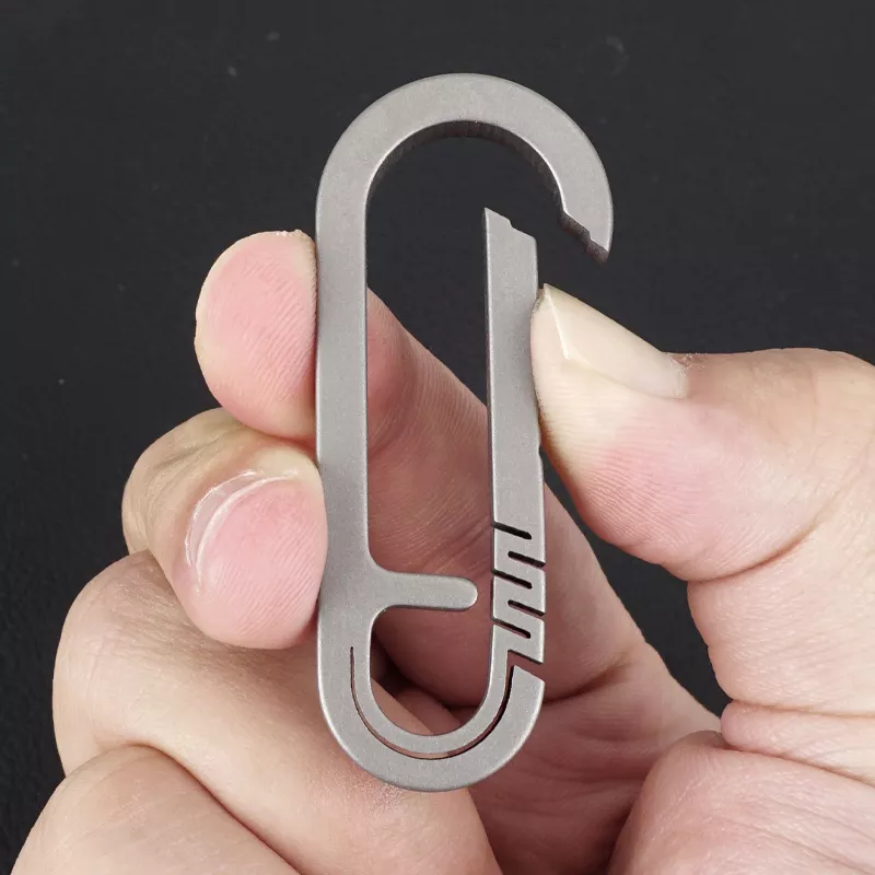 SWOOP | Titanium Carabiner Keychain